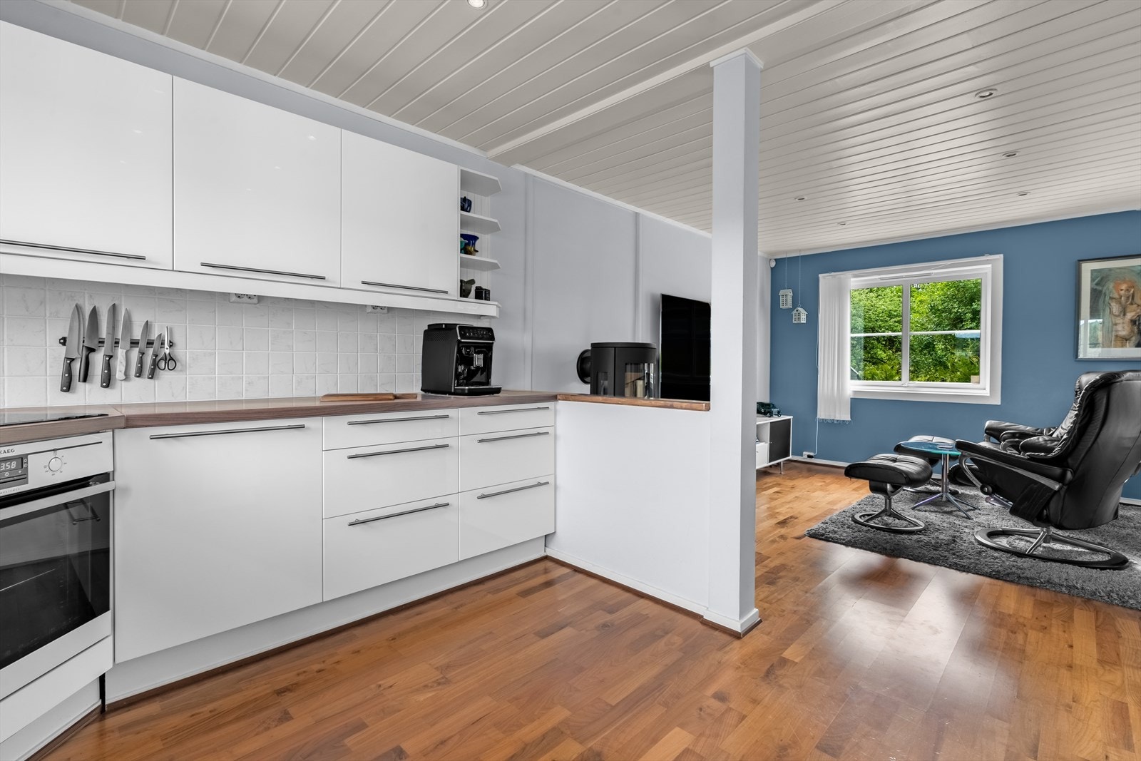 Her er det gode arbeidsforhold for den kokkeglade og trivselen vil være høy med den sosiale løsningen Galleribilde