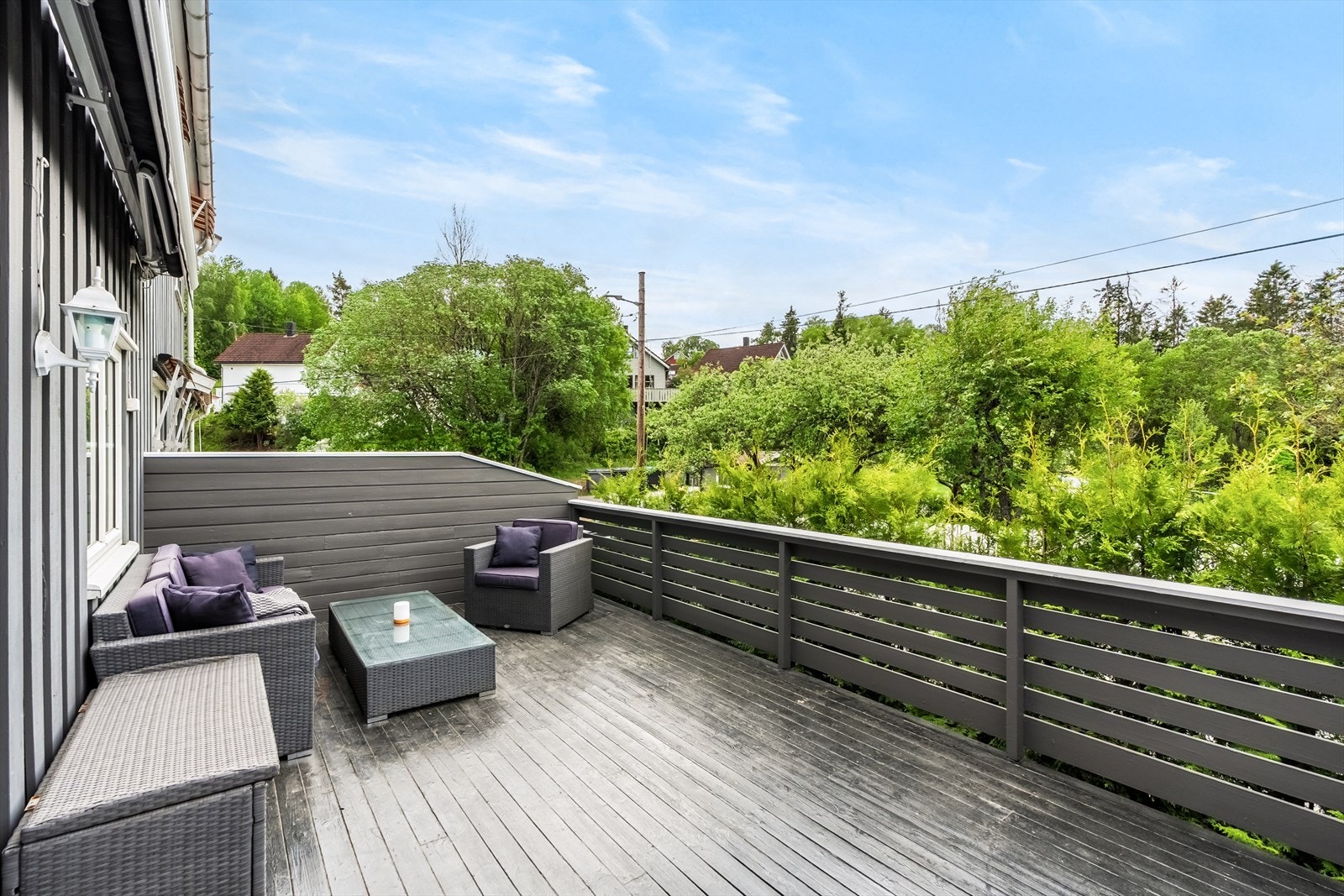 Terrassen vender mot vest og byr på gode solforhold. Galleribilde