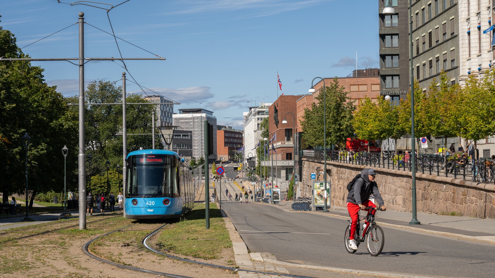 Eiendommen ligger sentralt rett på Kontraskjæret Galleribilde