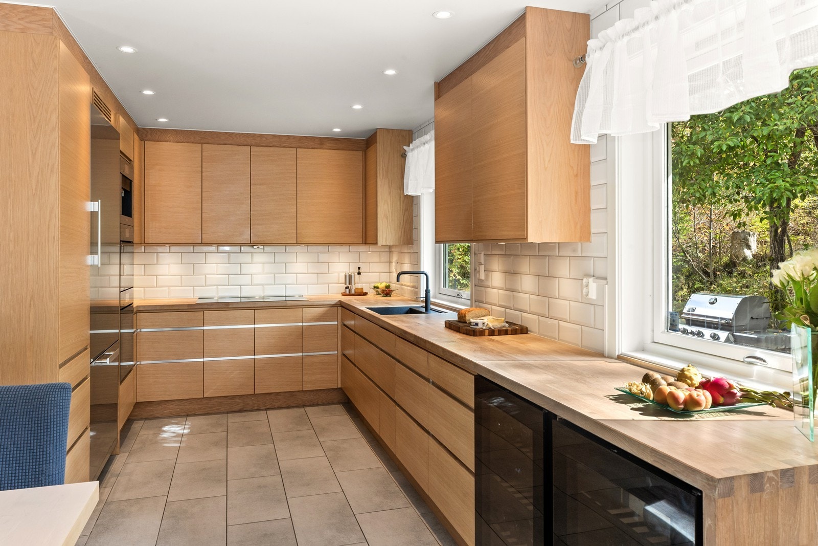 Pent og innholdsrikt kjøkken. Galleribilde