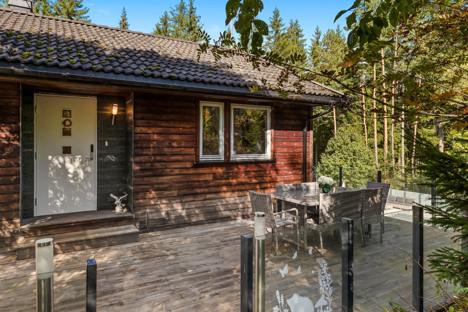 Egen inngang oppe på baksiden av huset. Galleribilde