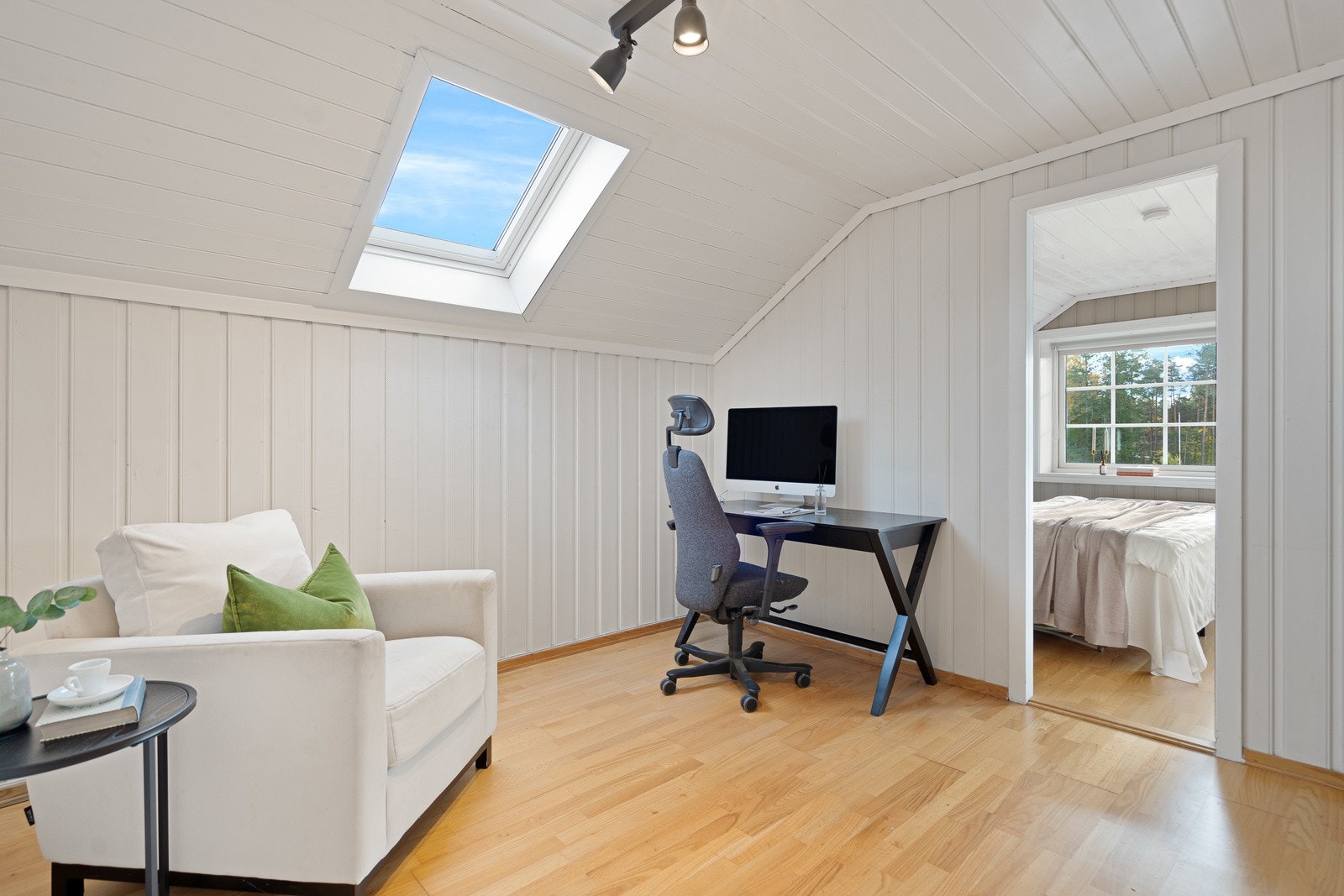 I dag innredet som kontor. Kan passe godt som walk-in, eller eventuelt se muligheter for å utvide plassen på eksisterende soverom Galleribilde