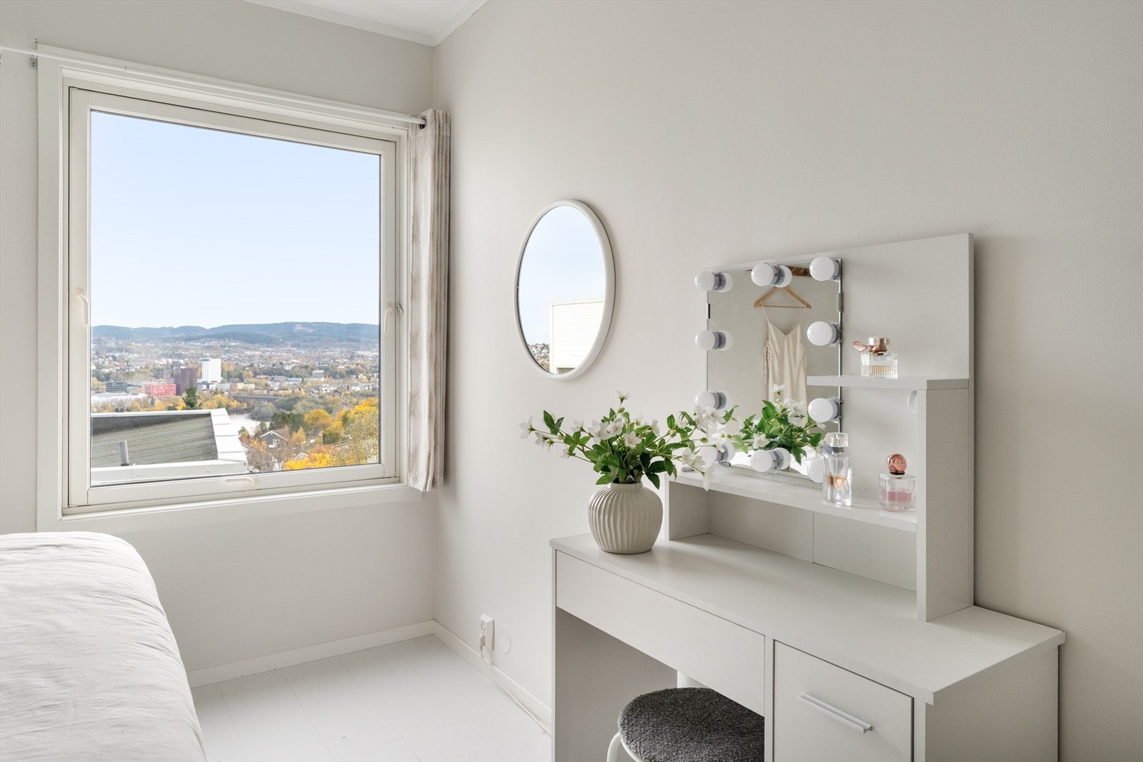 Flott soverom med god størrelse. Galleribilde