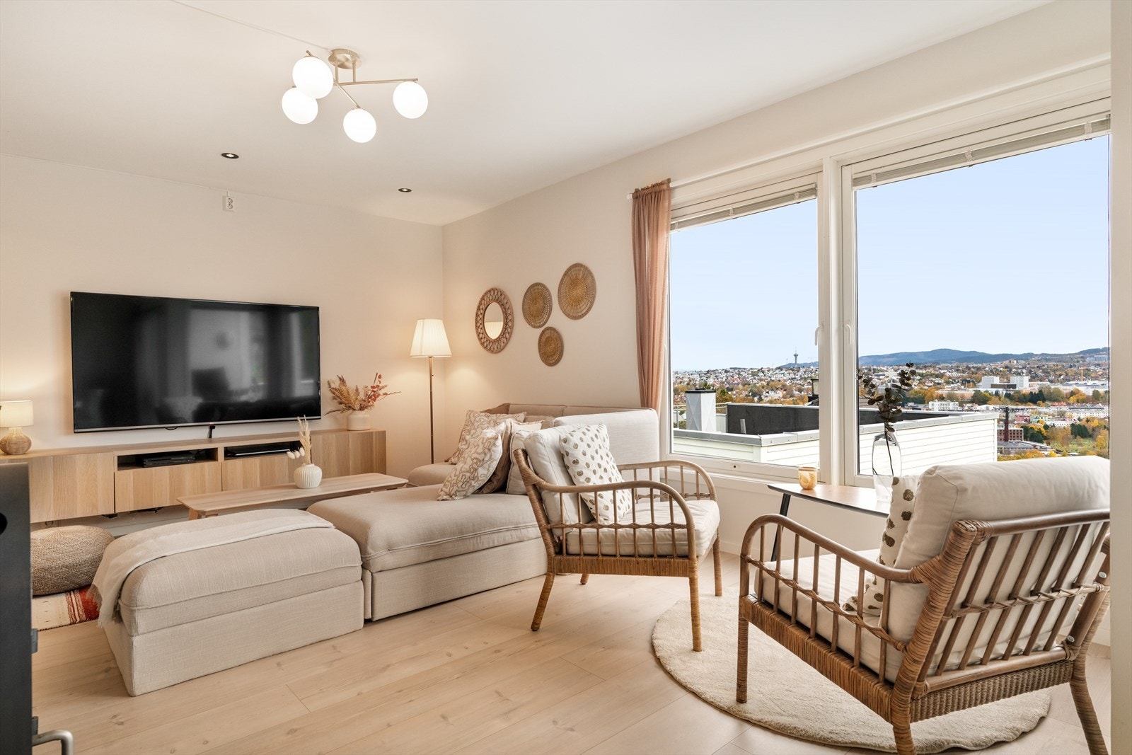 En lekker 3-roms selveierleilighet fra 2000 med nydelig utsikt. Galleribilde