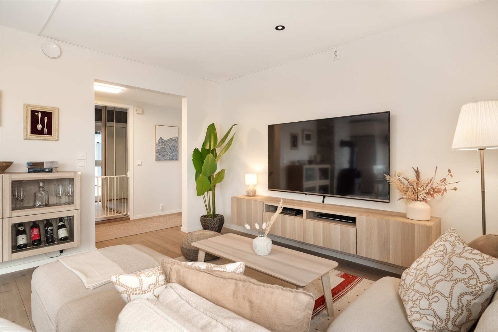 Downlights i himling på stue. Galleribilde