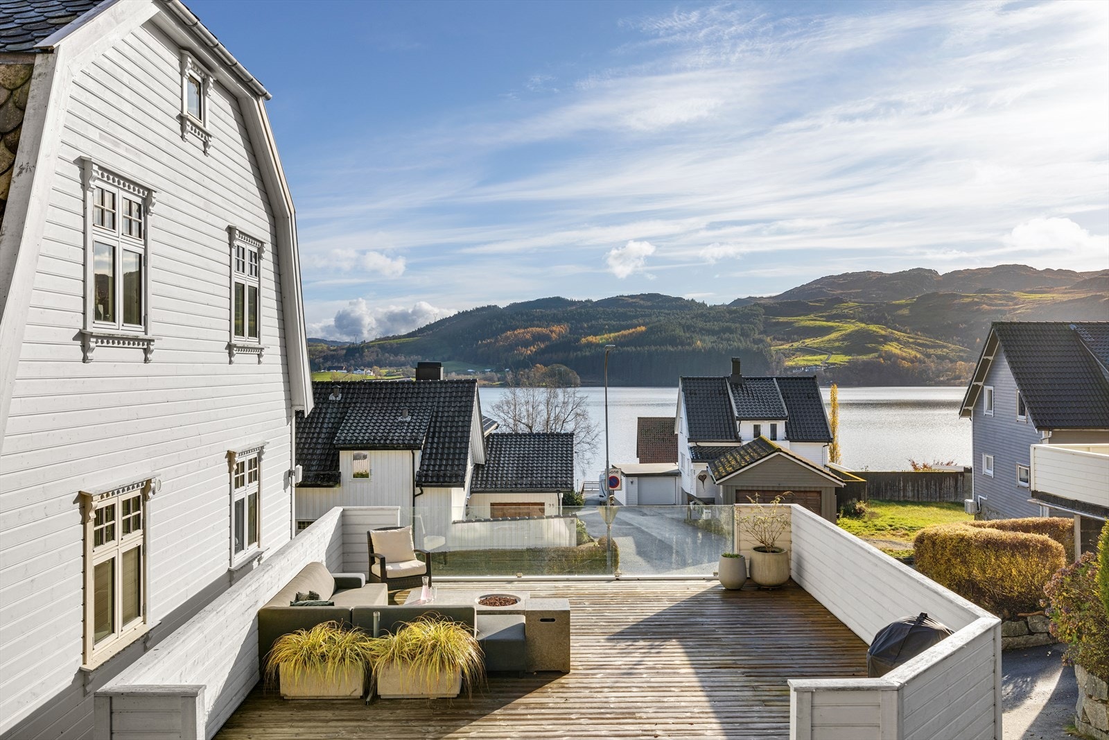 Takterrasse med ettermiddag- og kveldssol Galleribilde