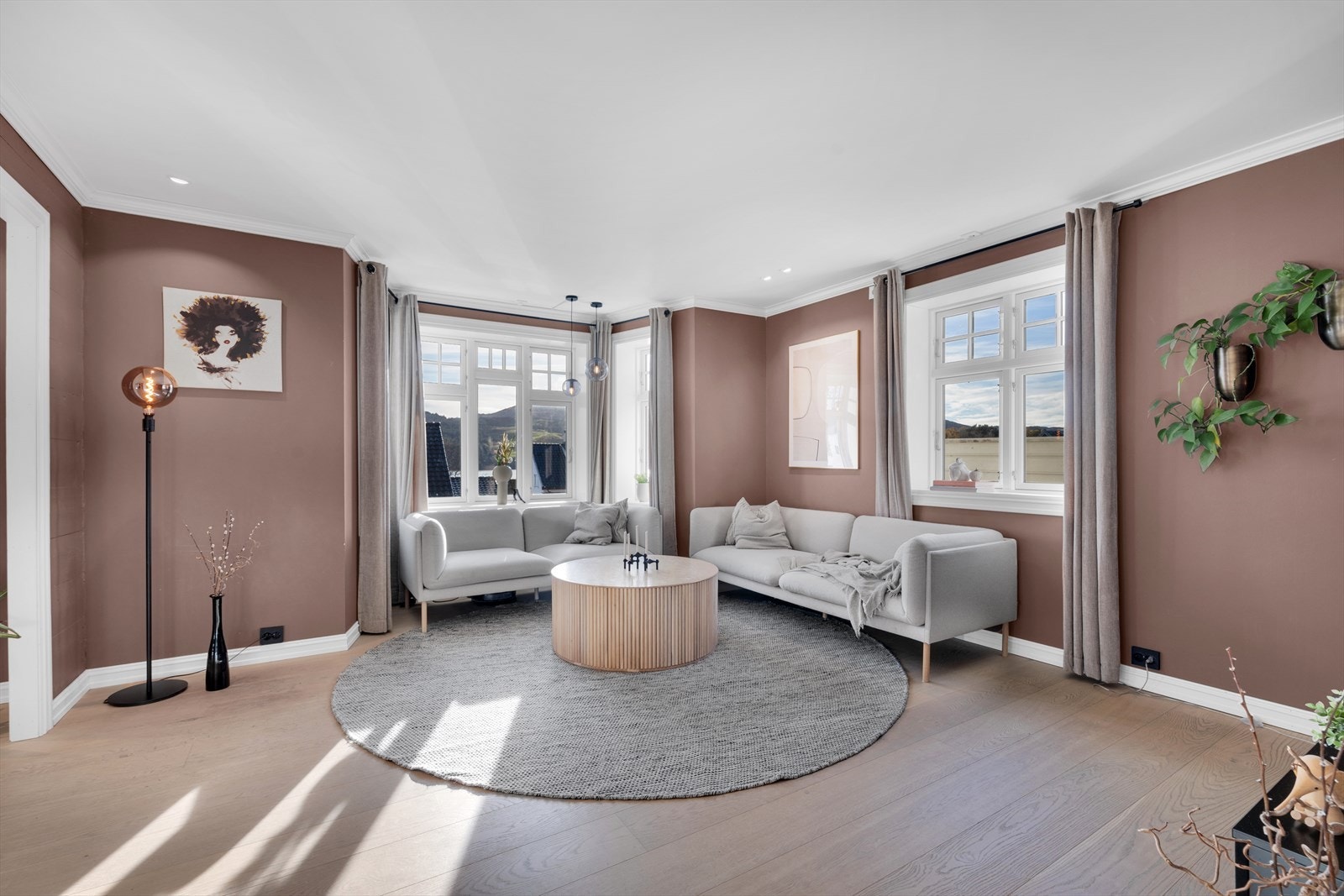 Stue - enstavs og tidsriktig parkett Galleribilde