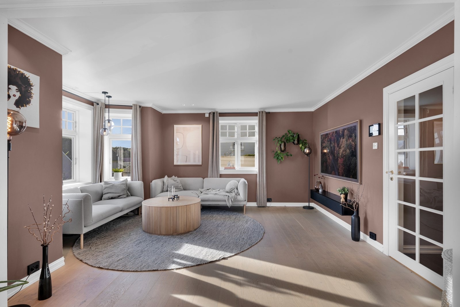 Stue - boligen ble omfattende renovert i 2018-2024 Galleribilde