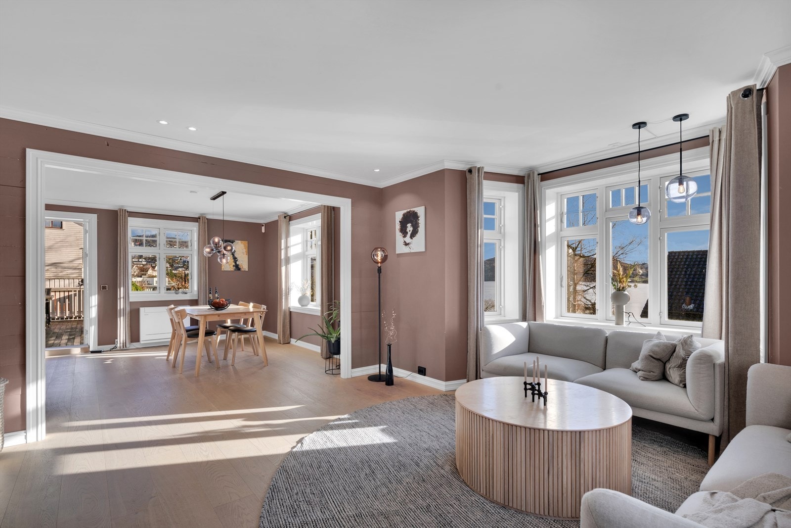 Store vindusflater med fantastisk utsyn Galleribilde