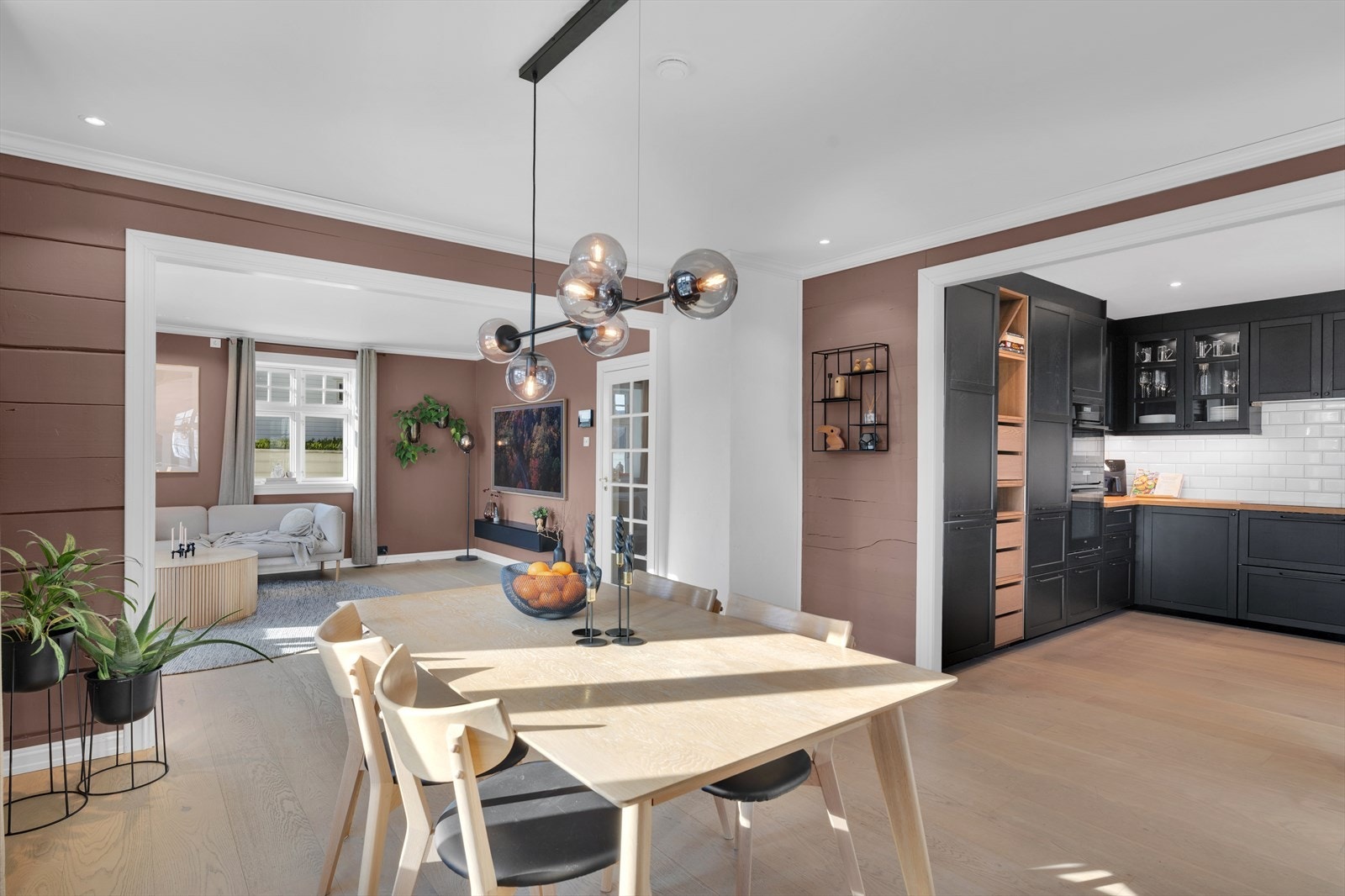 Spisestue - downlights i tak Galleribilde