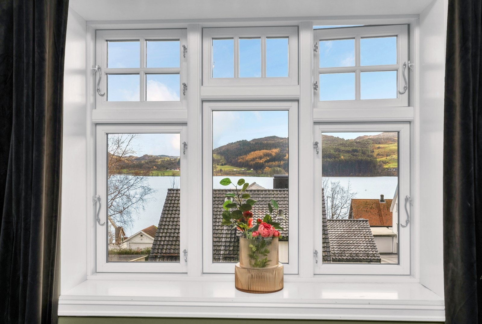 Soverom 1 - fantastisk å våkne opp til denne utsikten Galleribilde