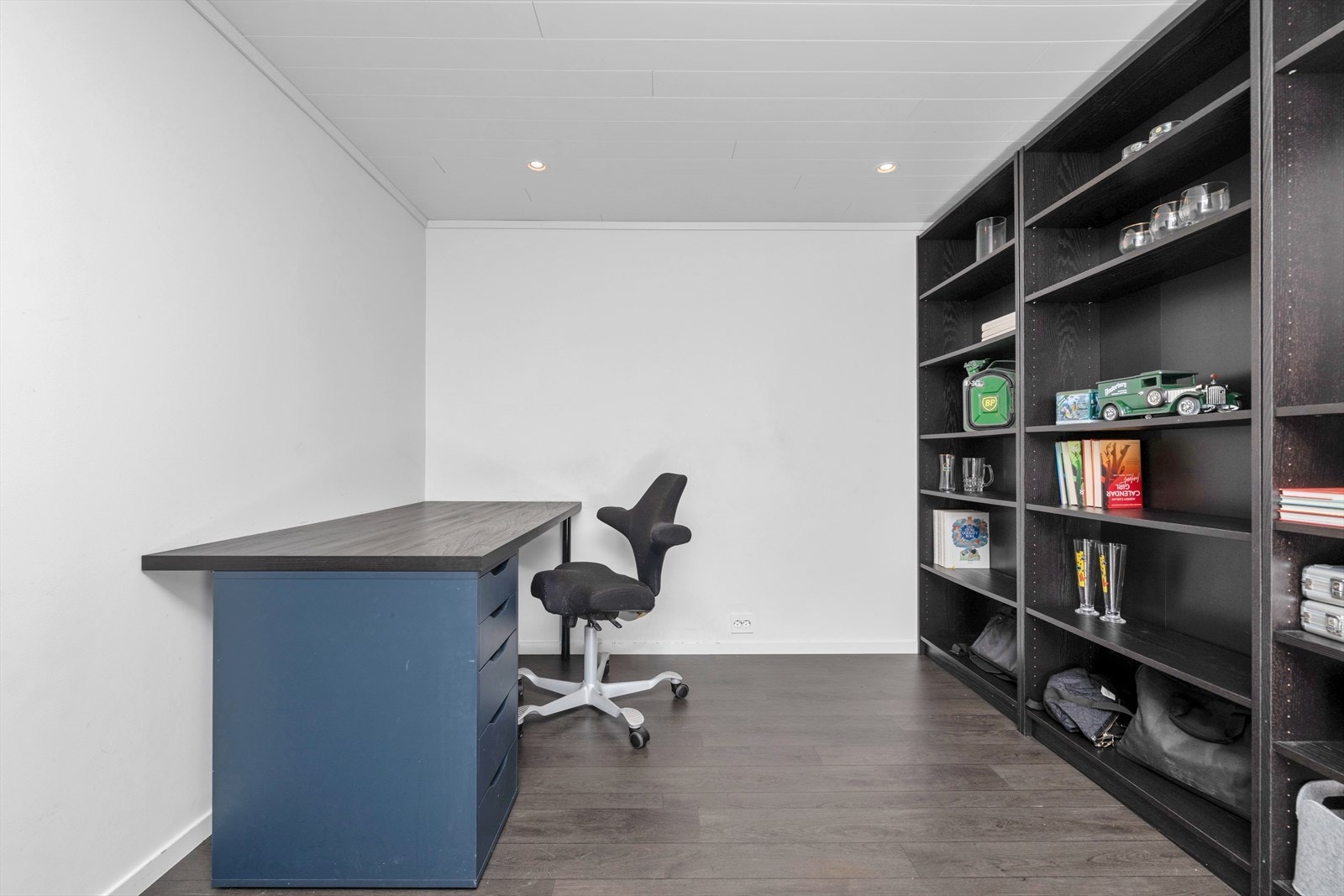 Kjellerstue/kontor Galleribilde