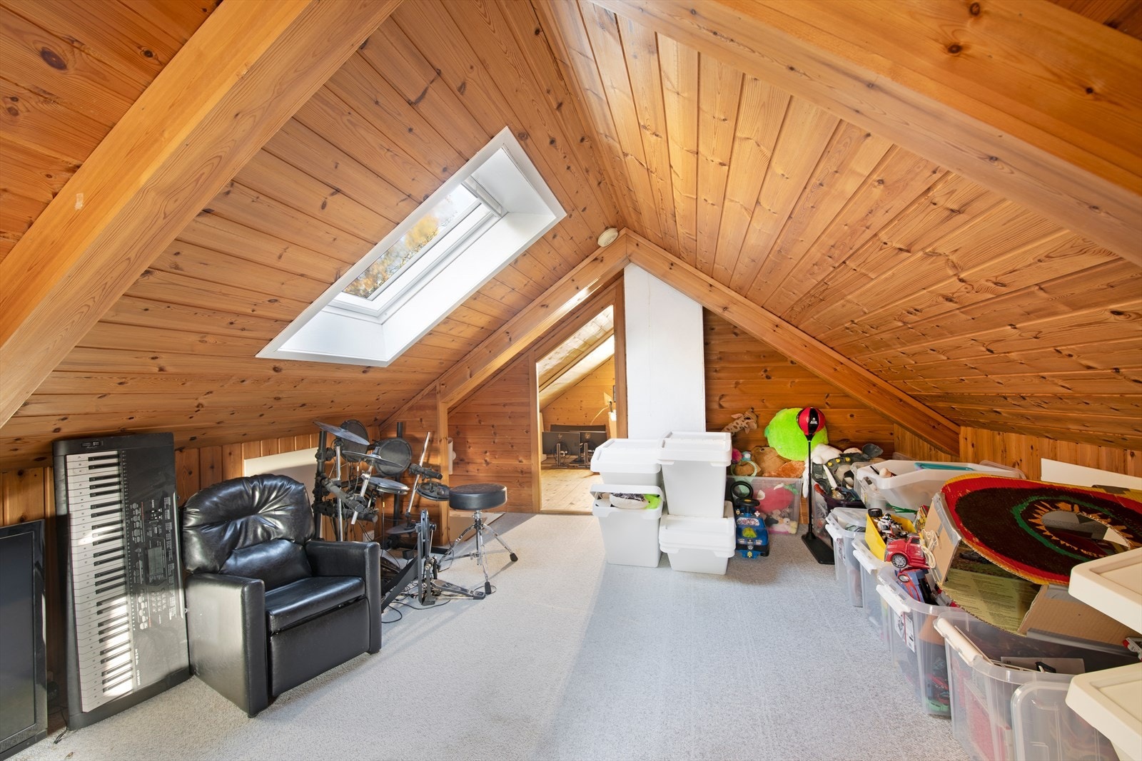 Loftsrom - ikke medtatt i arealene men er godt egnet til lagring, lekerom eller hobbyrom Galleribilde