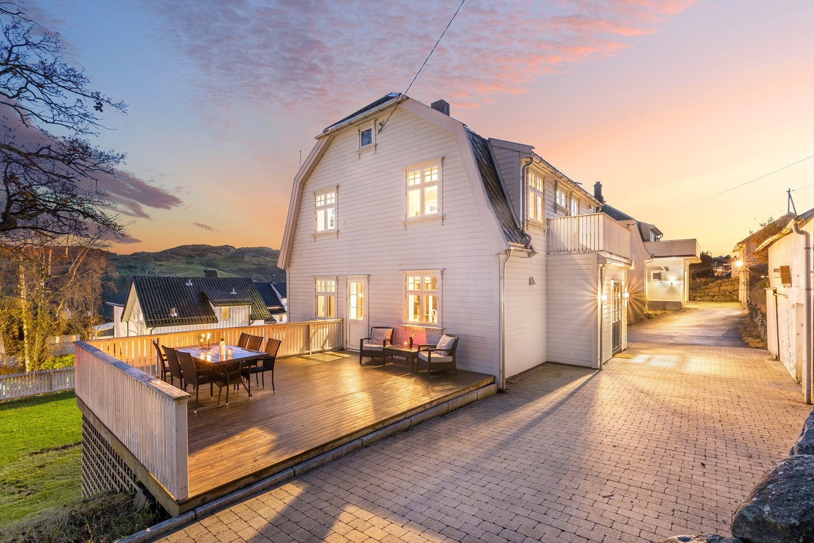 Stor terrasse som byr på hyggelige sammenkomster. Galleribilde