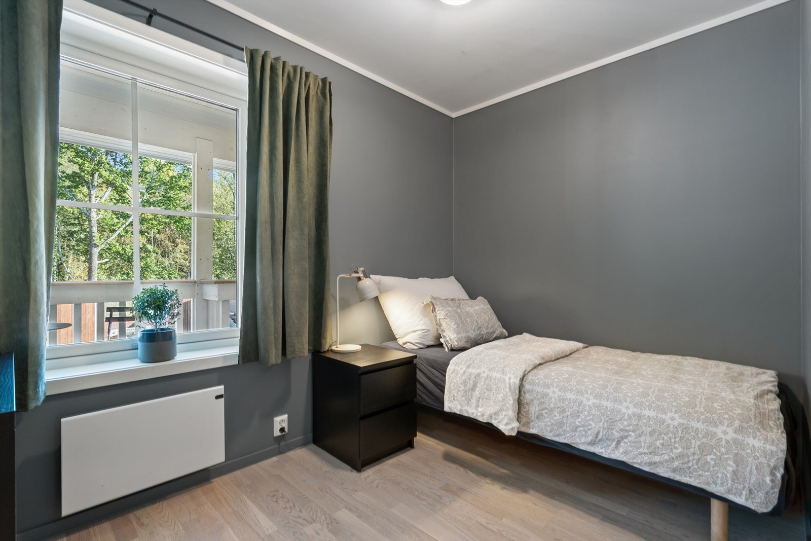 Soverom to passer perfekt som gjesterom/barnerom. Galleribilde