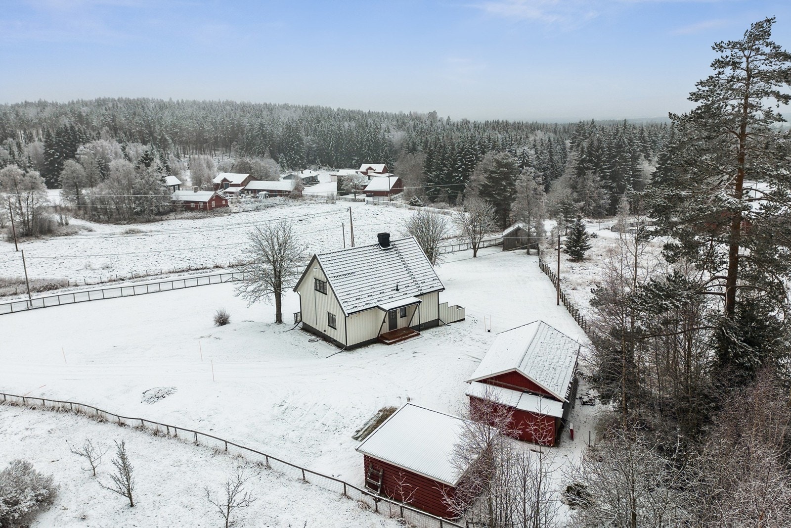 Stor tomt med gode solforhold og mange muligheter. Galleribilde