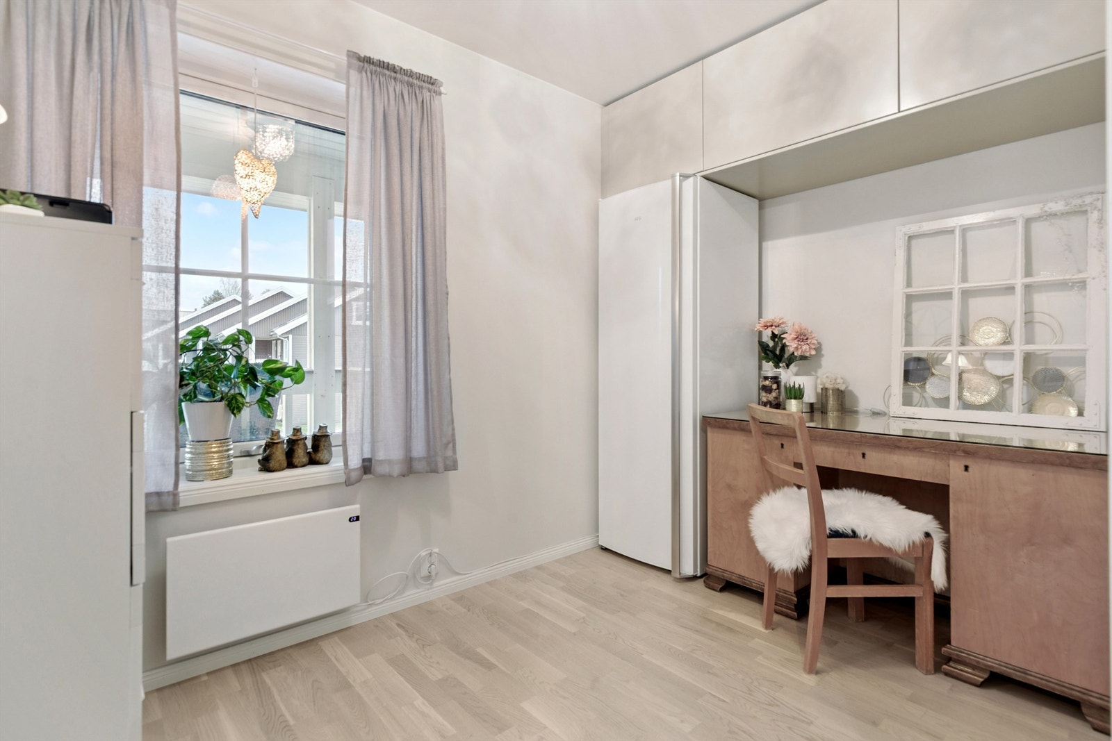 Det andre rommet i etasjen er fleksibelt og kan brukes som soverom, kontor eller gjesterom. Galleribilde