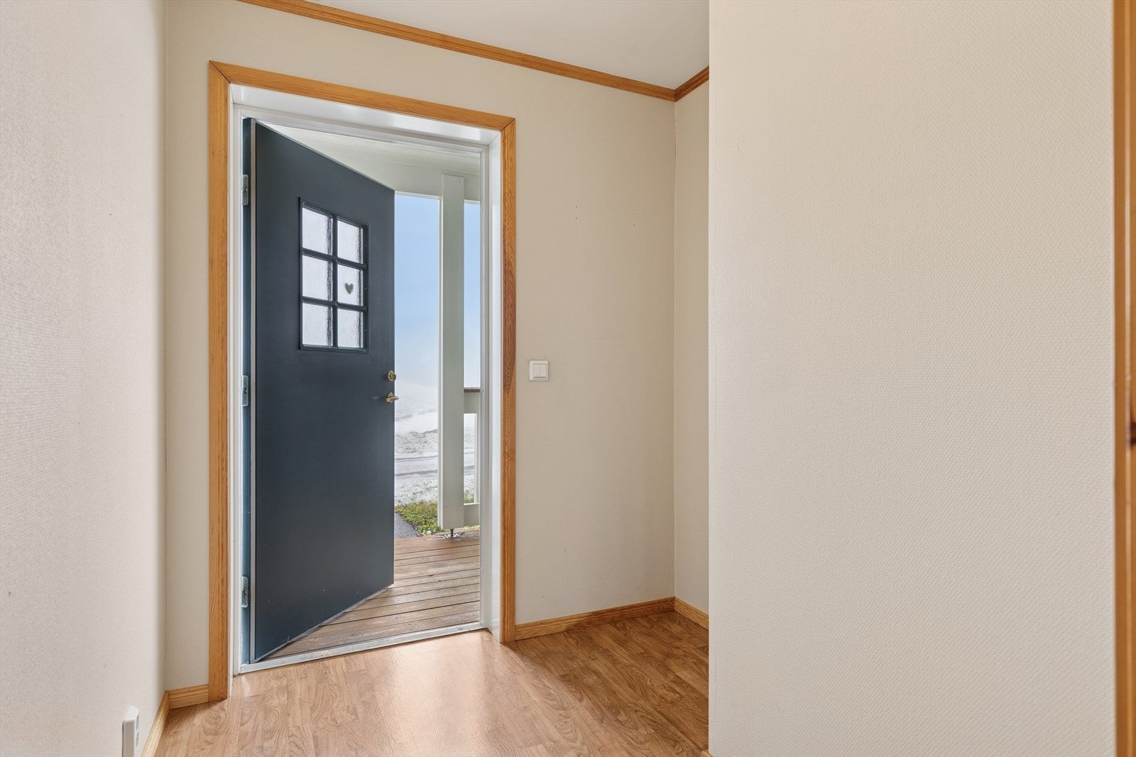 Entré/gang med plass til sko og yttertøy. Galleribilde