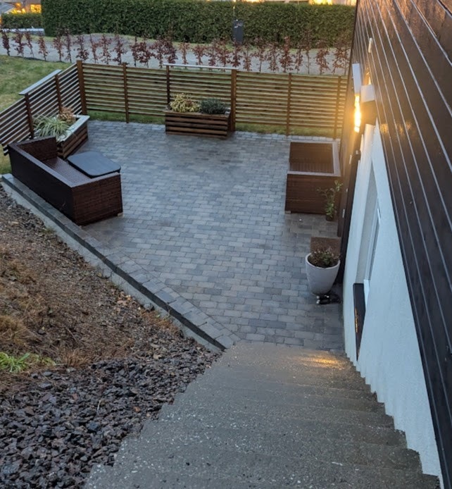 Pent opparbeidet uteplass (bilde fra 2025) Galleribilde