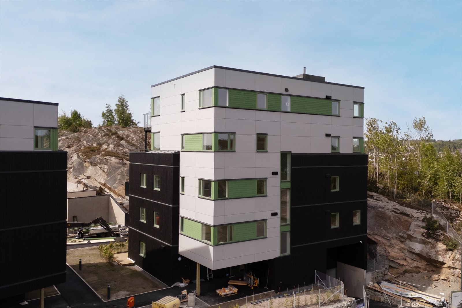 Hageanlegg og fellesområder vil bli opparbeidet med plen og enkel beplantning. Galleribilde