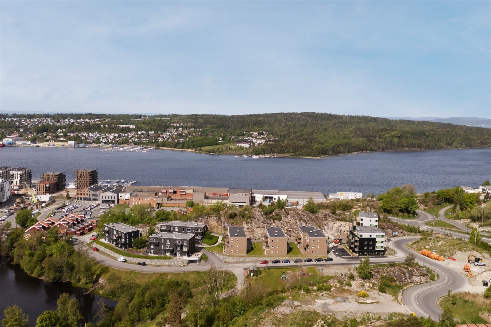 I tillegg til flere fine steder langs Vansjø ligger Oslofjorden mot vest og byr på flotte strender, turstier og fiskeplasser. Galleribilde