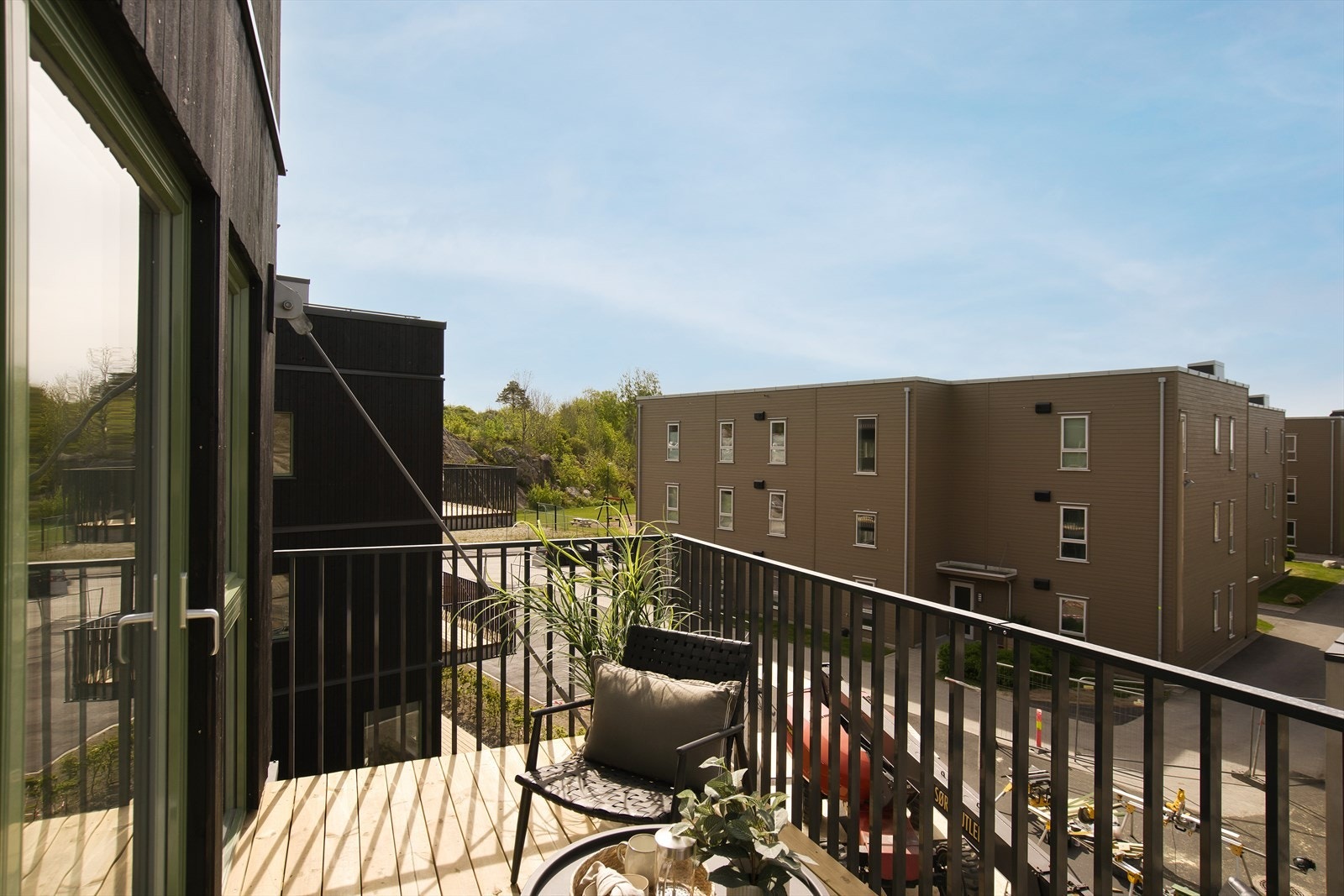 Sydvestvendt beliggenhet gir nydelige solforhold på egen uteplass. Galleribilde