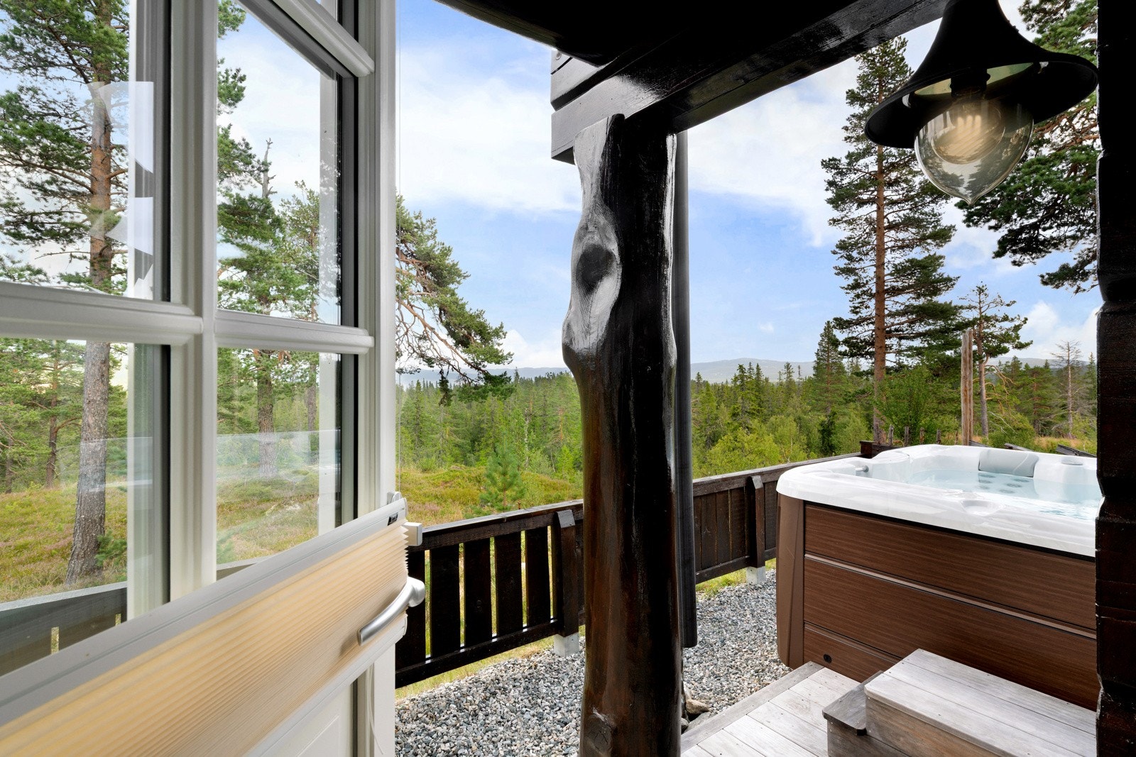 Det er direkte adkomst til boblebad fra badet. Galleribilde