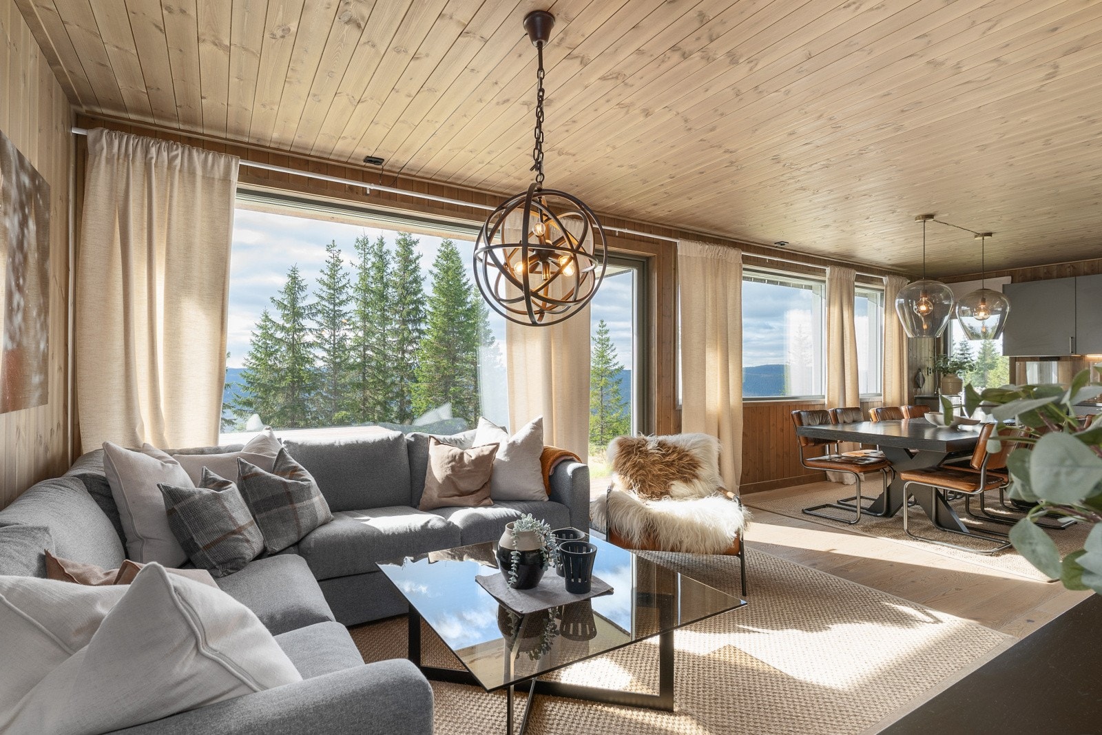 DNB Eiendom ved Ingrid Sunniva Bungum har gleden av og presentere Storsteinvegen 220B! Galleribilde