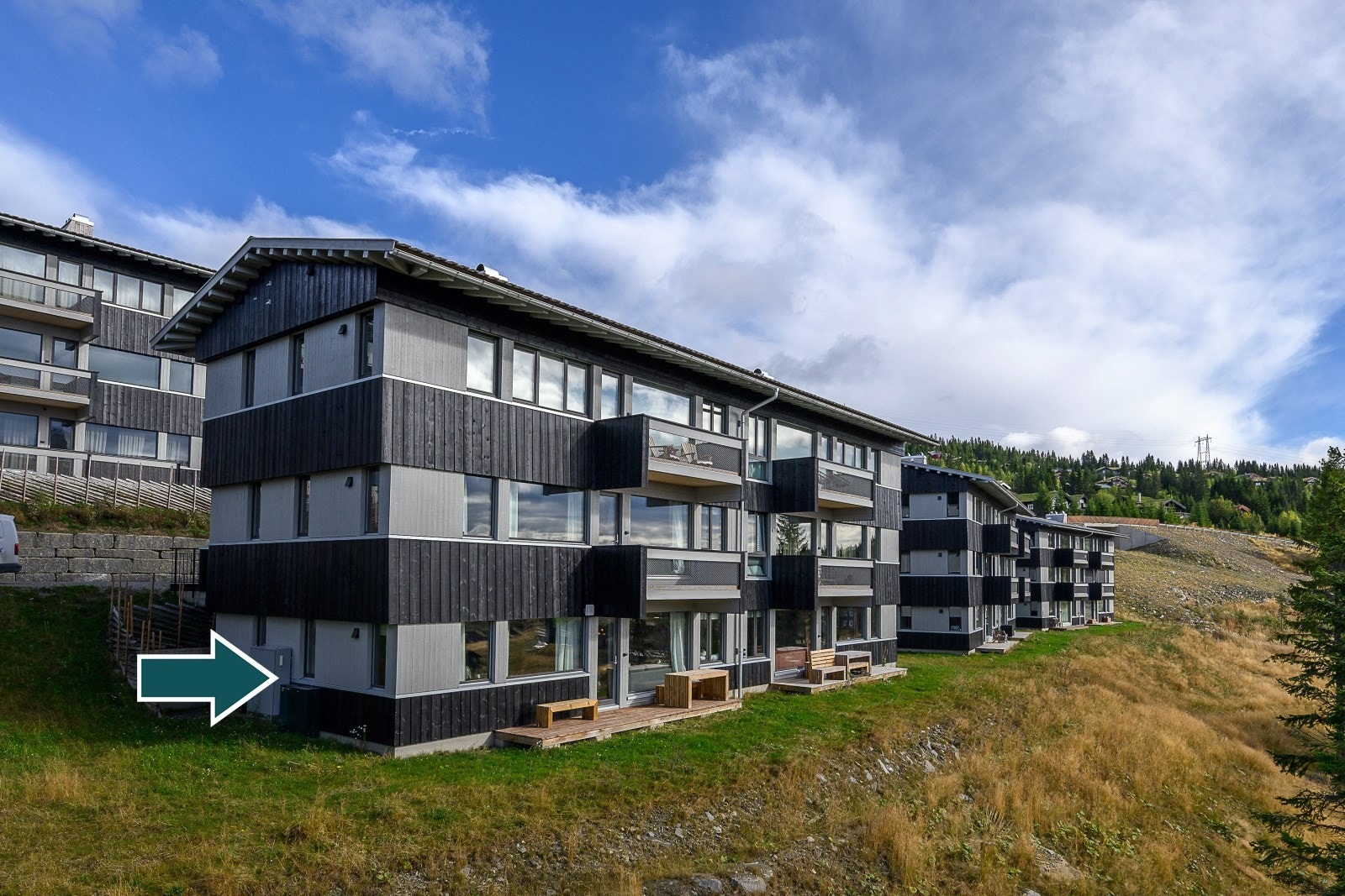 Hafjell Front er et relativt nytt sameie på sørsiden av Hafjell - helt inntil en av hovedløypene. Den aktuelle leilighet som selges ligger i 1. etasje. Galleribilde