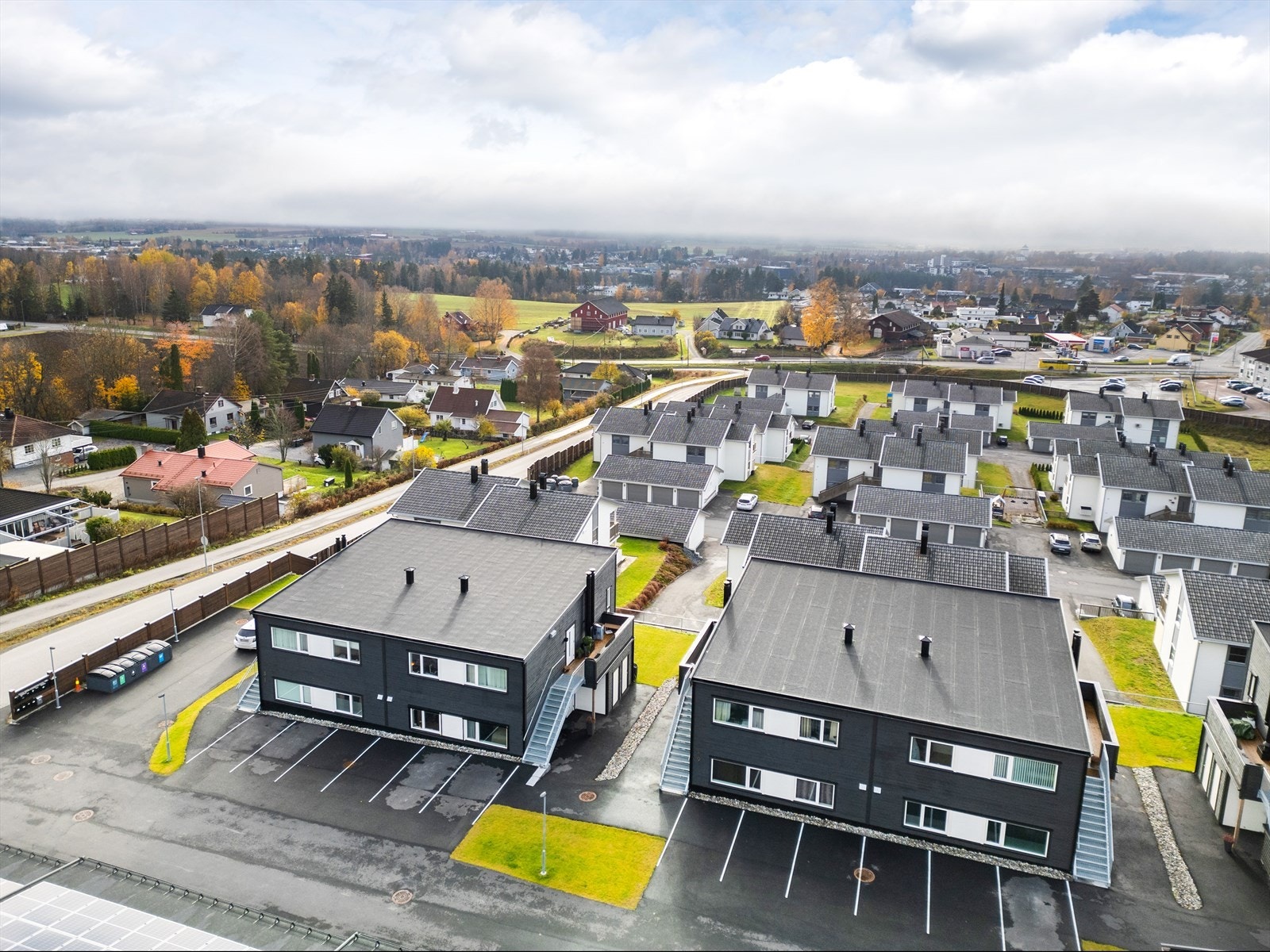 Harakolltunet har en attraktiv beliggenhet. Beliggenheten er særdeles attraktiv med nærhet til Hokksund sentrum samt marka. Galleribilde