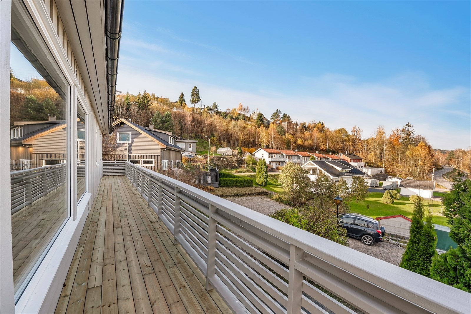 Innholdsrik enebolig med god beliggenhet, tilbaketrukket med lite innsyn fra øvrig bebyggelse. Galleribilde