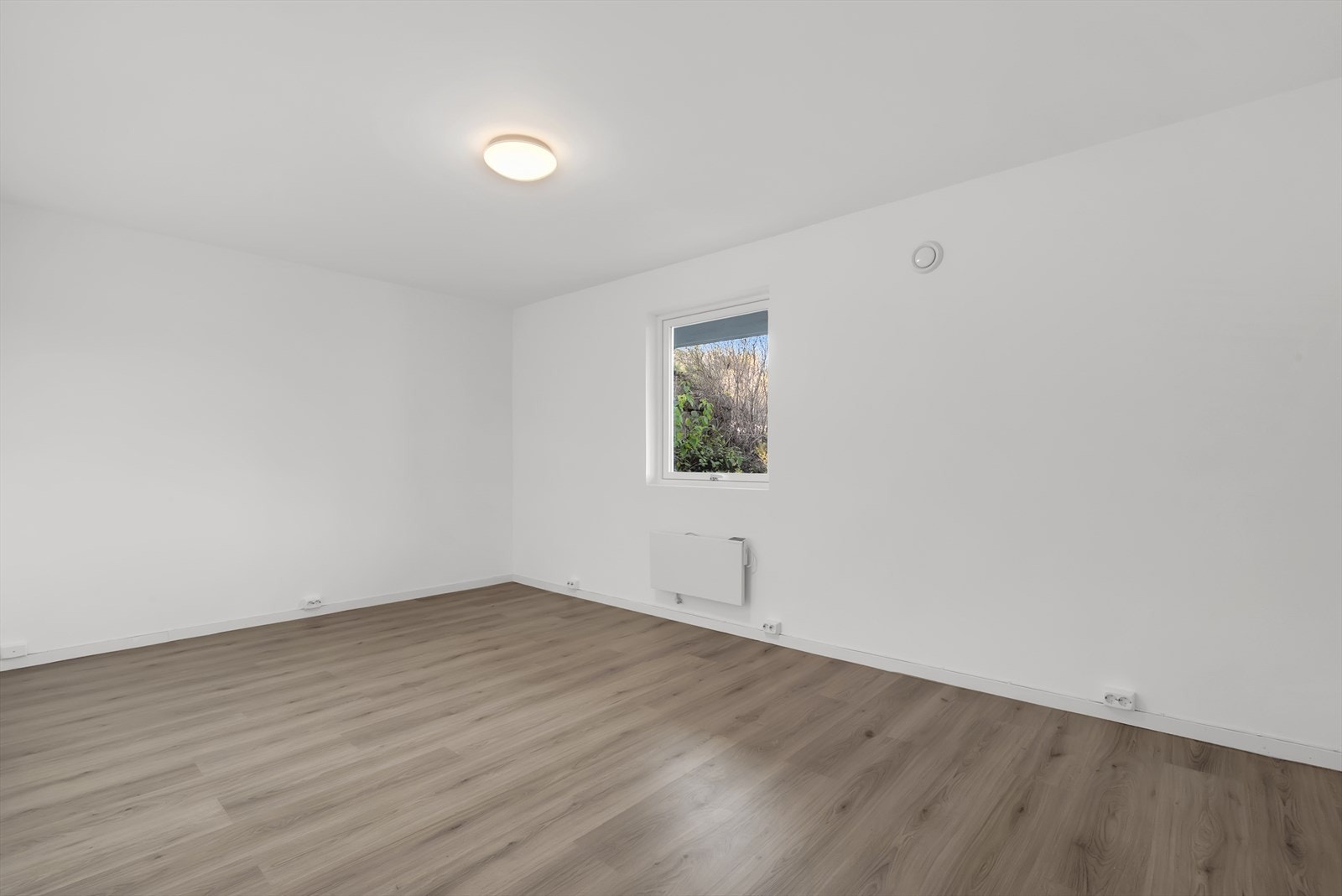 Underetasjen er ikke byggesøkt eller godkjent som hoveddel. Galleribilde