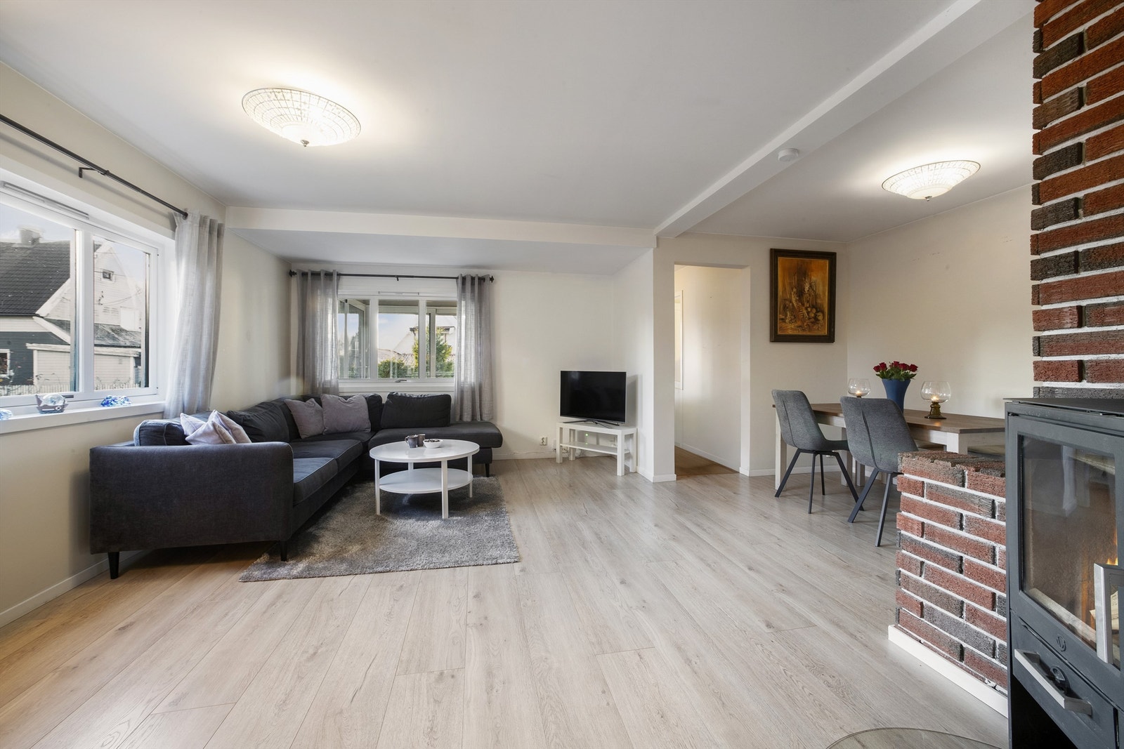 Stuen kan deles inn i ulike soner og møbleres deretter Galleribilde