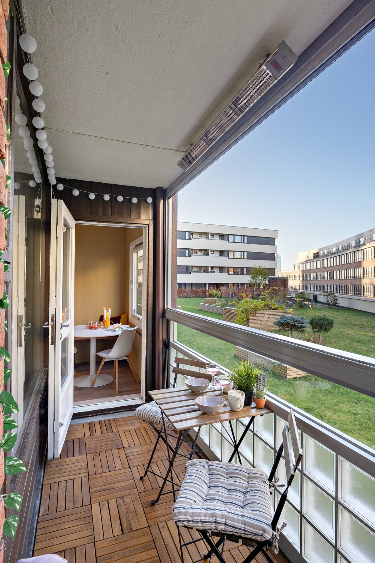 Den unike beliggenheten gjør at du bor nært alt, samtidig fredelig. Varmelampe i tak forlenger sesongen Galleribilde