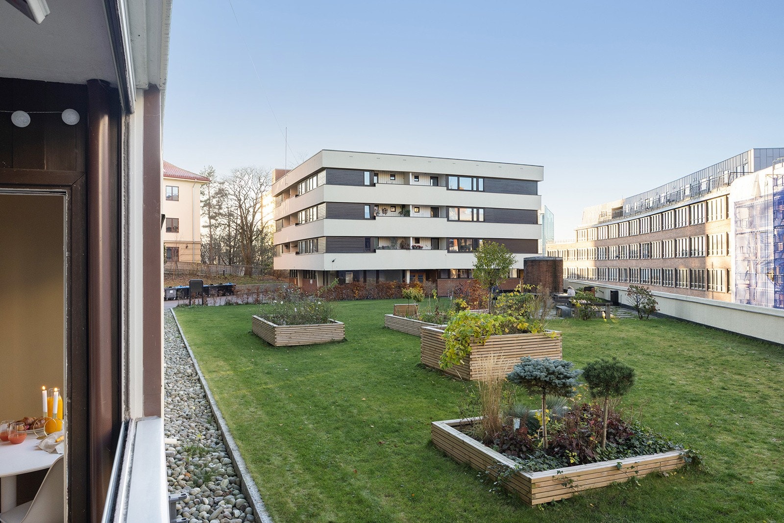 Fin beliggenhet mot flott felles grøntområde. Galleribilde