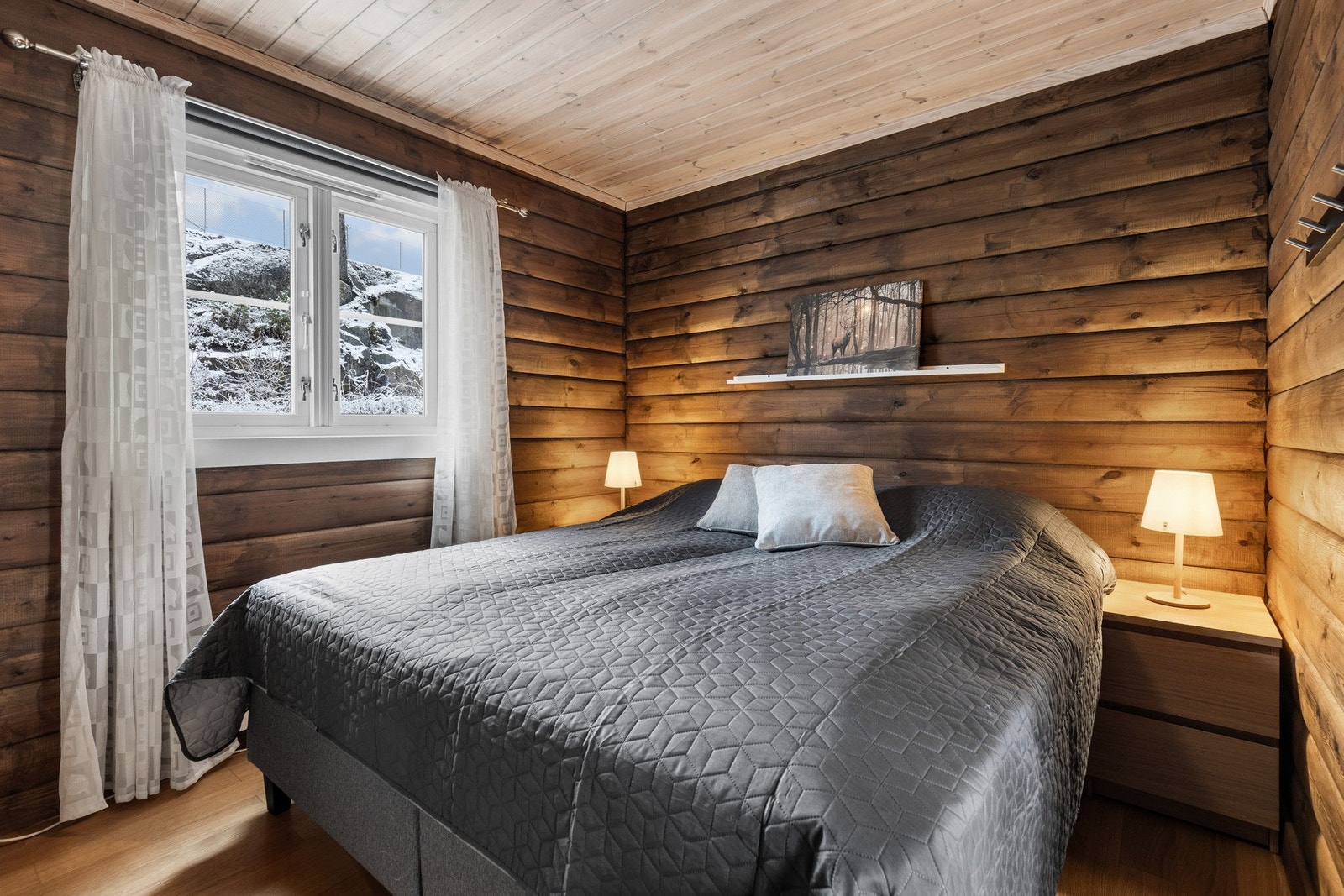 Romslig hovedsoverom i 1. etasje. Galleribilde