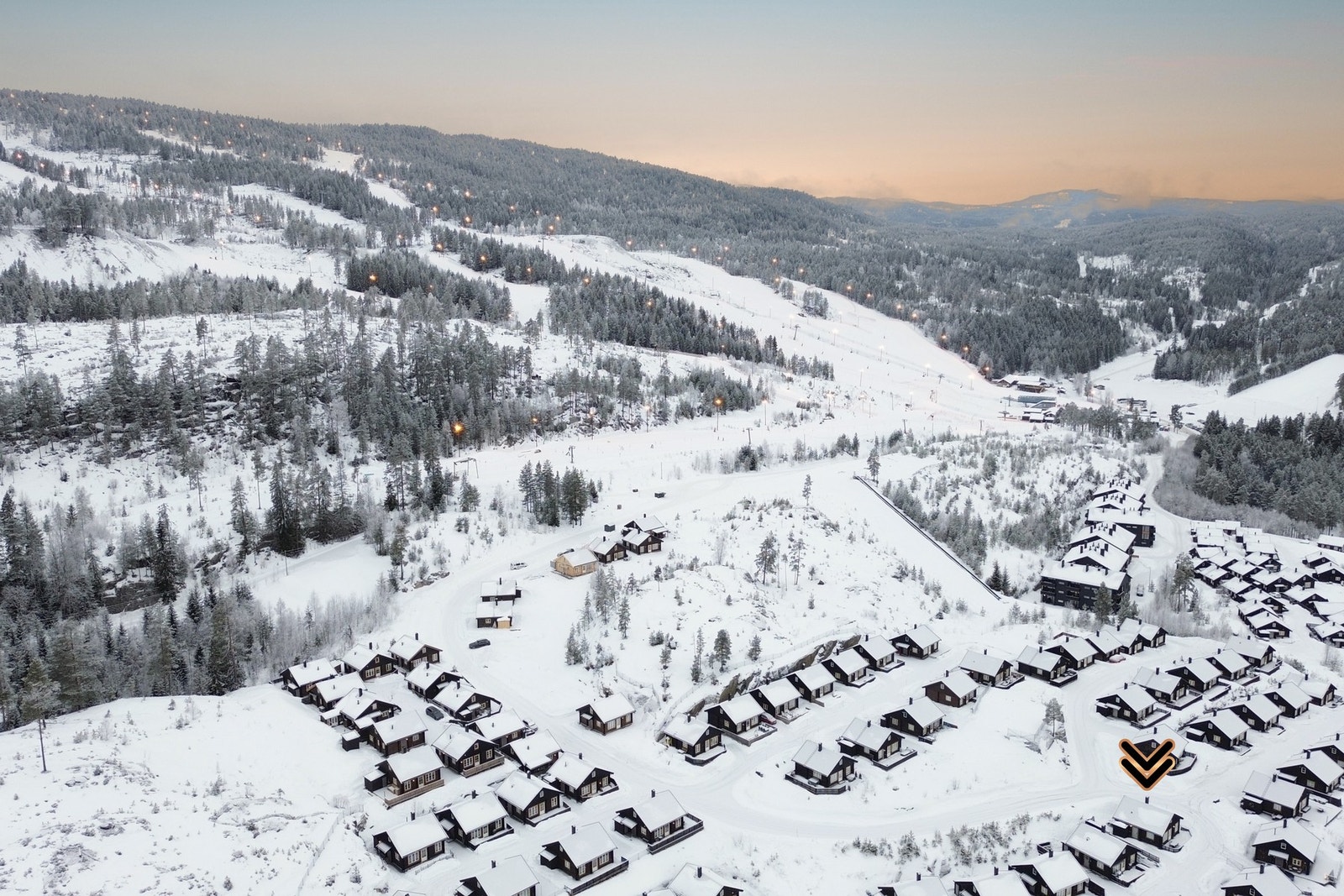 Hytta ligger flott til ved Kongsberg Skisenter i Kongsberg kommune, med kort vei ned til sentrum. Galleribilde