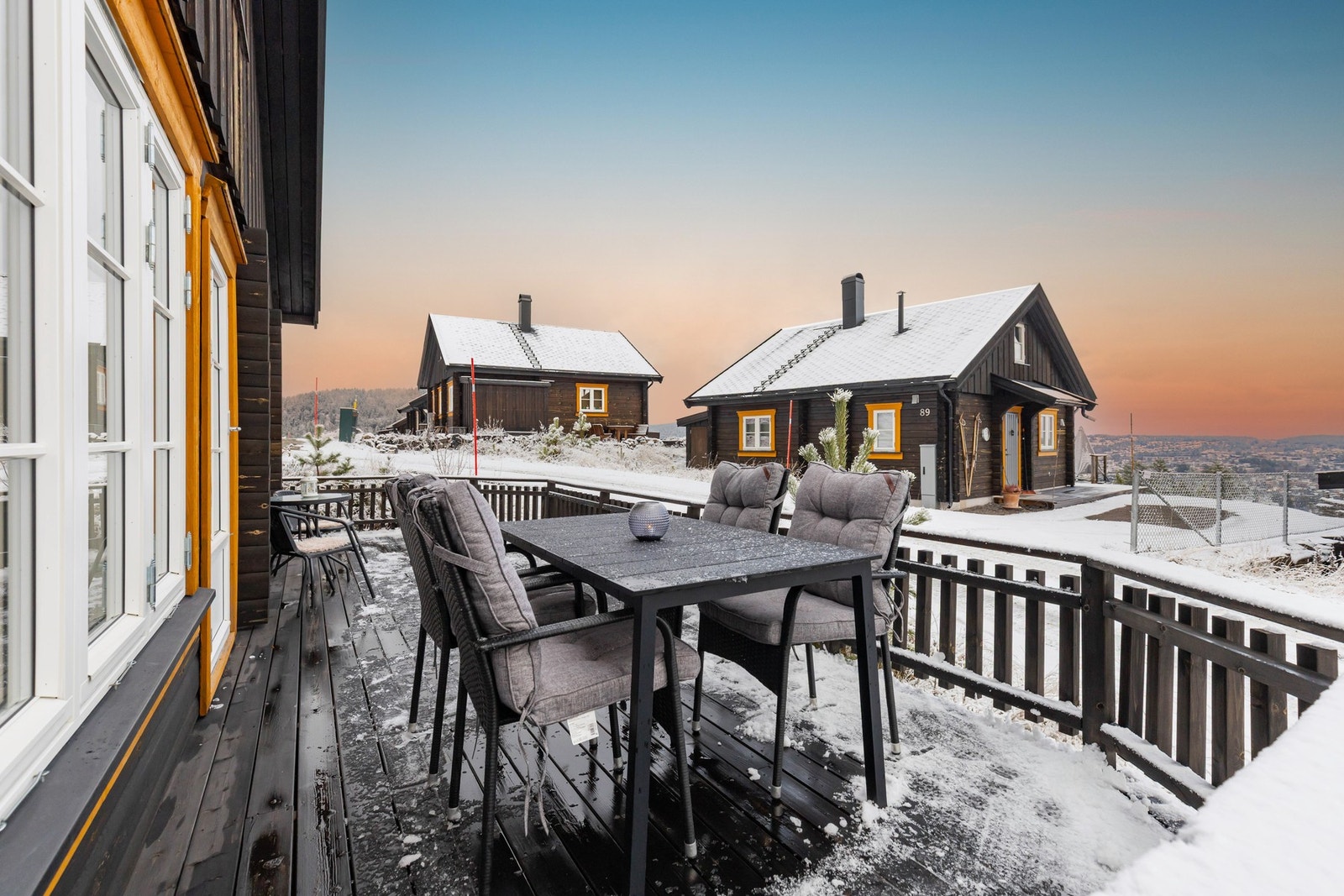 Fra terrassen er det trivelig utsikt. Galleribilde