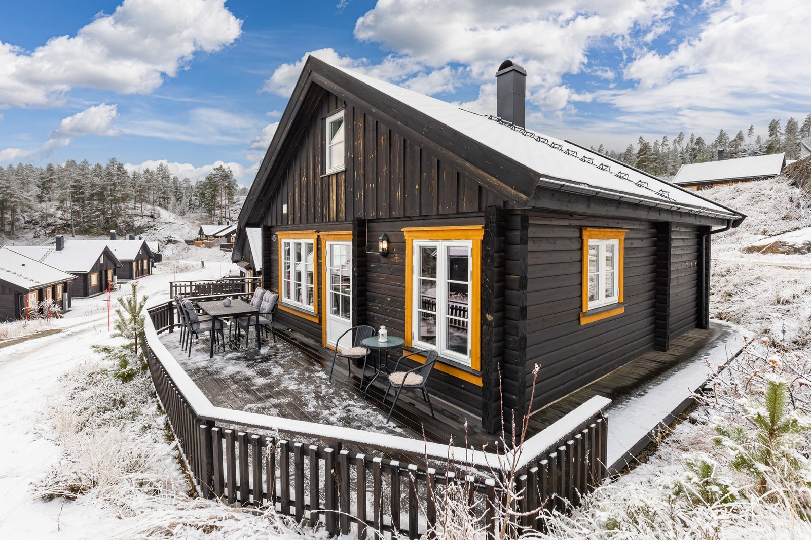 Hytta på på rikelig med terrasse, hele 60 kvm. Galleribilde