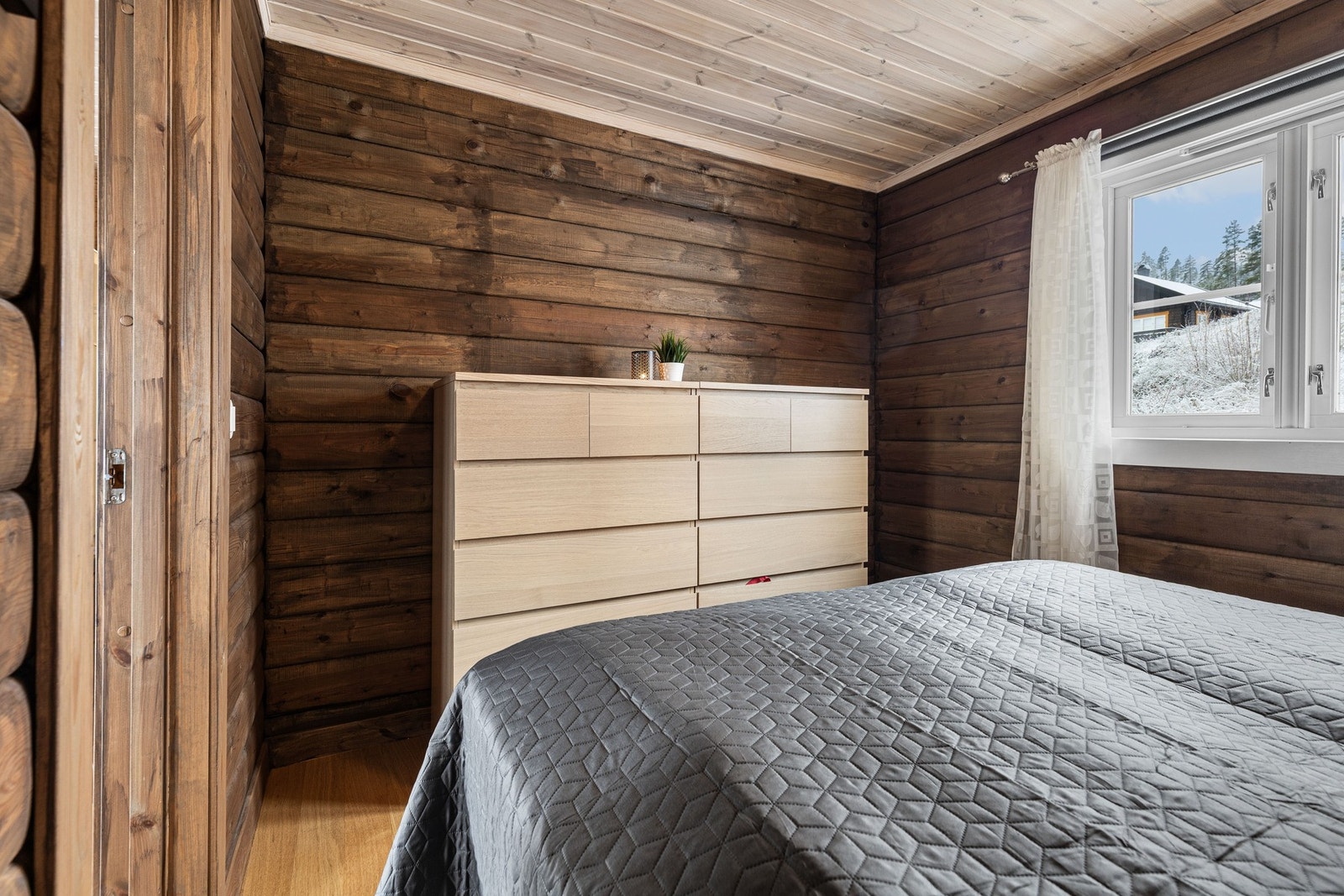 Mulighet for etablering av større garderobe langs endevegg. Galleribilde