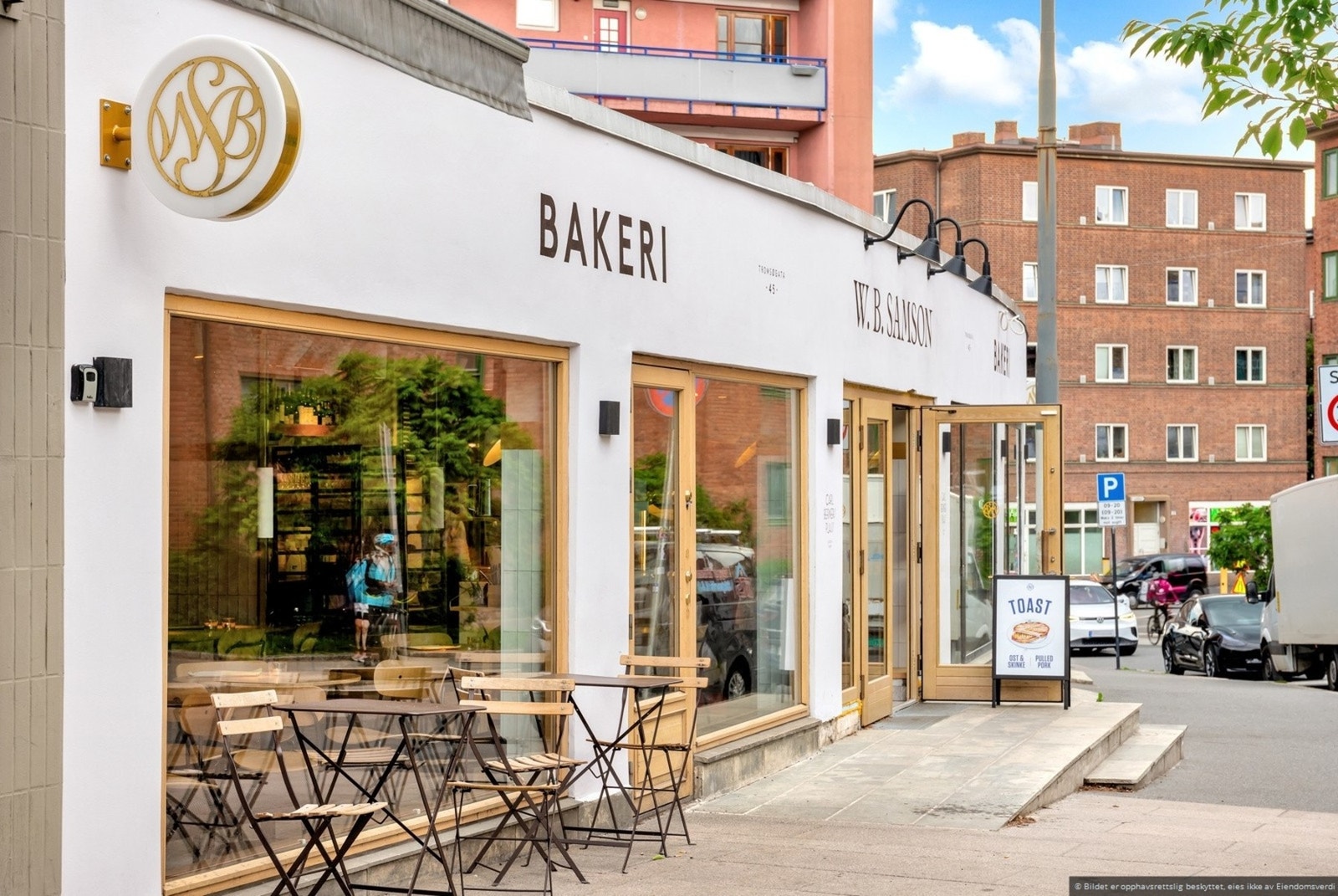 I nærområdet er det flust av kaféer og serveringssteder. Galleribilde