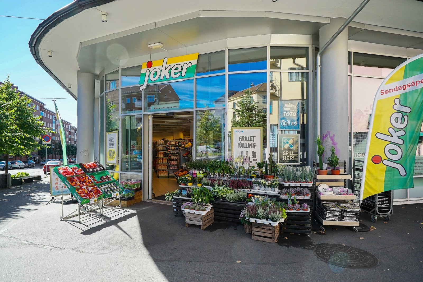 Joker Carl Berner er døgnåpen hver dag og ligger kun 2 min gange unna. Galleribilde