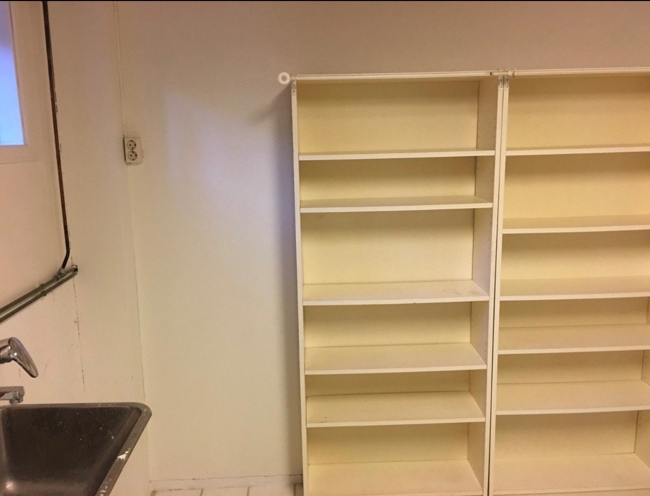 Vaskerom. Hyller til oppbevaring. Galleribilde