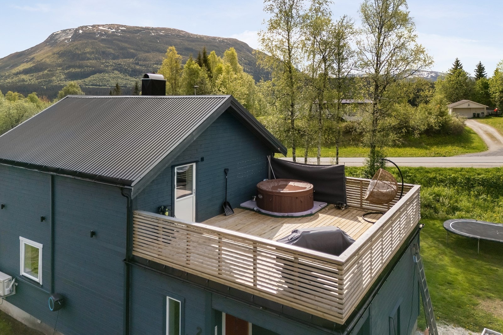 Takterrassen er perfekt for sosiale sammenkomster og har fine solforhold. Galleribilde