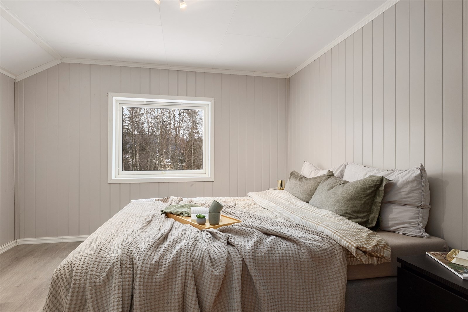 Tre av boligens fire soverom er praktisk plassert i andre etasje. Galleribilde