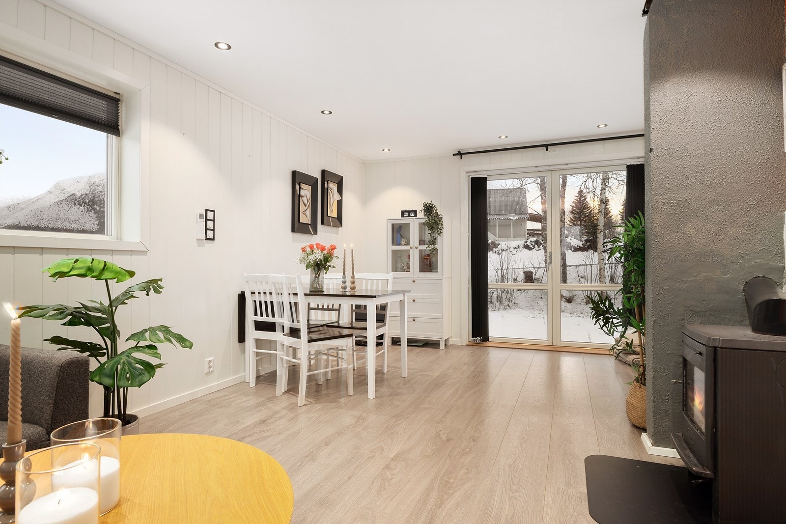 Boligen ble oppført i 1958, og ble tilbygd i 1986. Nylig ble tilbygget endret fra saltak til en romlig og stilig takterrasse. Galleribilde