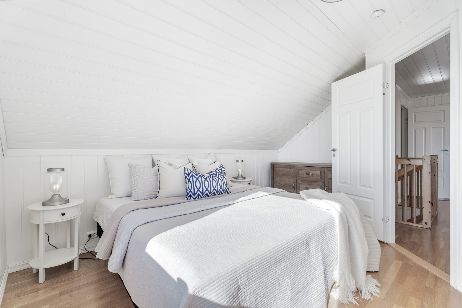 De øvrige soverommene i 2. etasje er også av god størrelse med plass til både seng og tilhørende møblement. Galleribilde