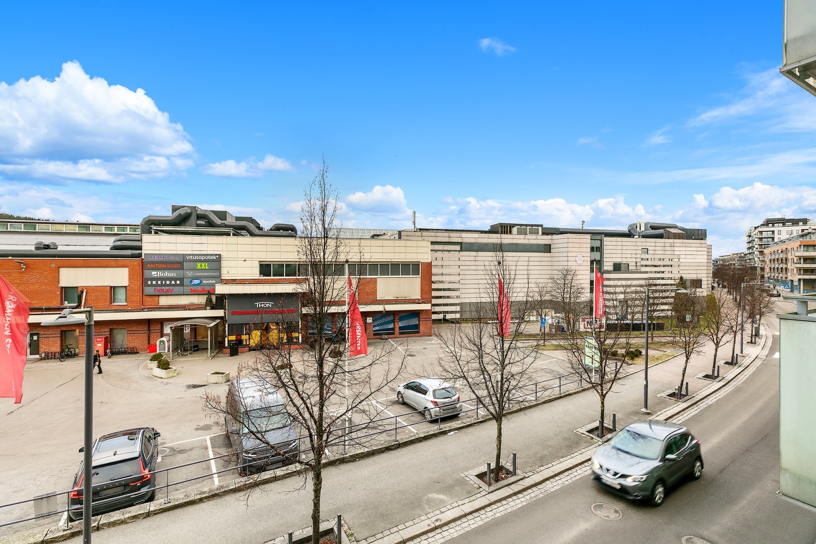 Strømmen Storsenter er rett utenfor døren! Her kan du shoppe alt du skulle trenge! Galleribilde