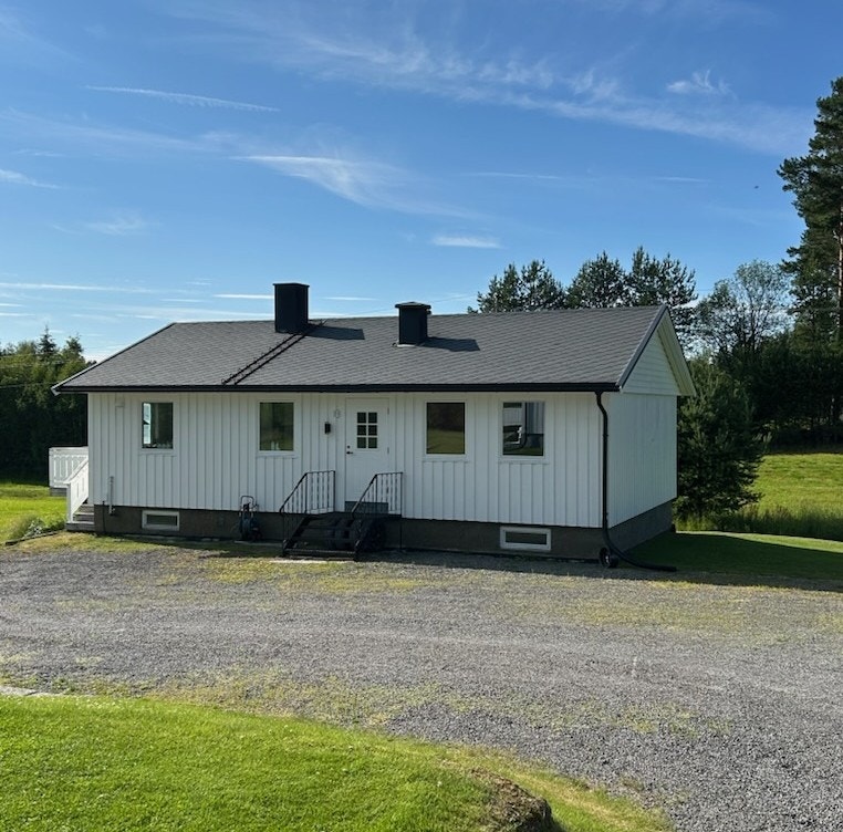 Sekundærhuset er nymalt. Galleribilde