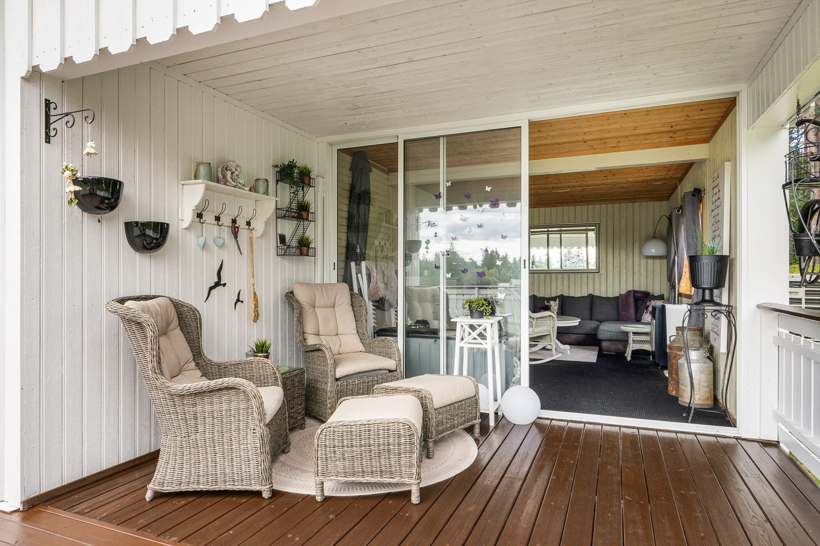 Koselig del av den store terrassen, også med innglasset del. Galleribilde